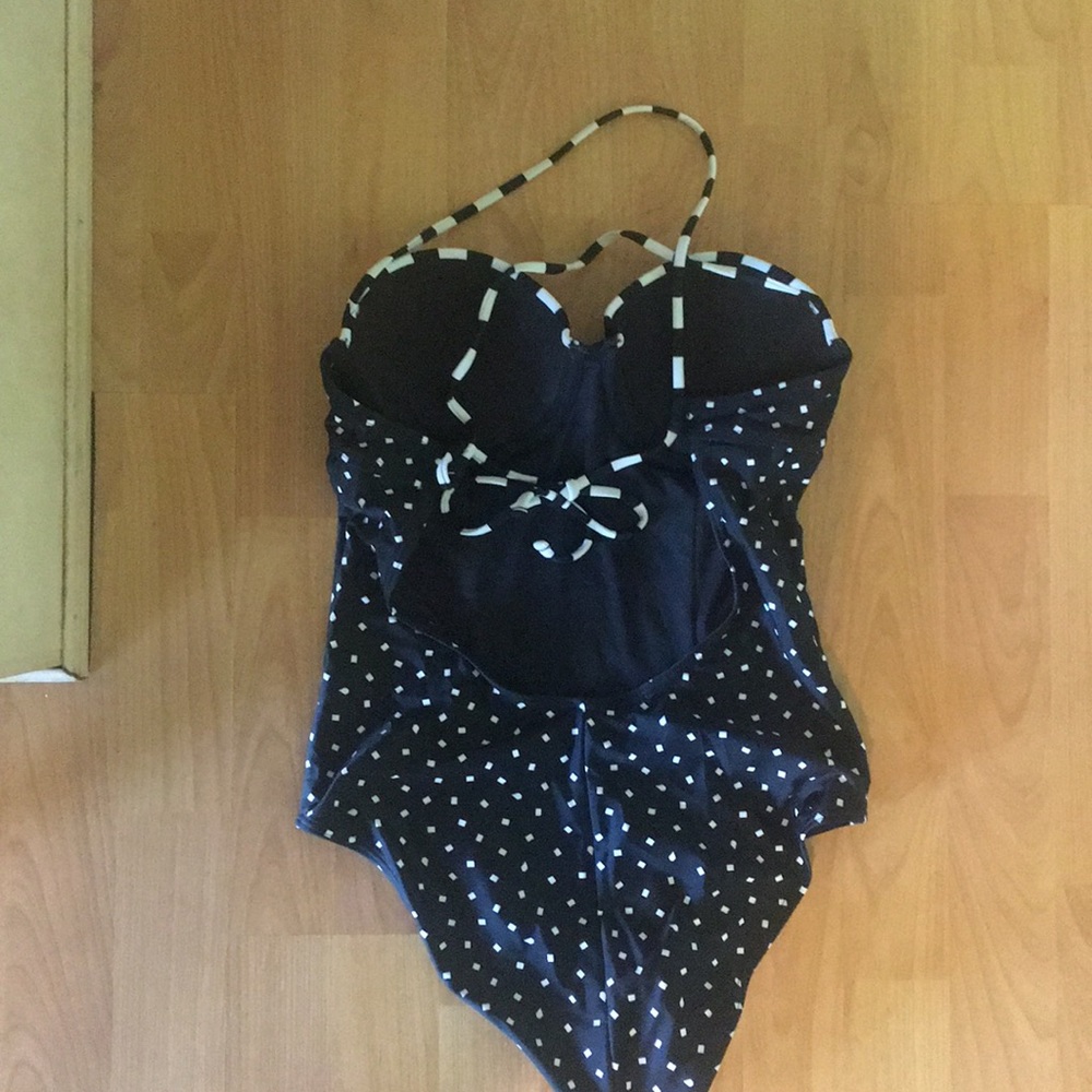 One piece suit - Picture 2 of 5
